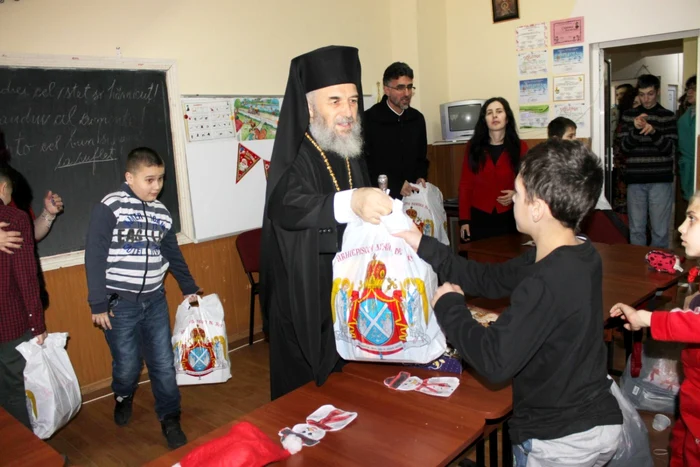 Daruri pentru copiii cu deficienţe din Galaţi FOTO Costiuc Petrică