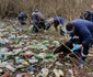 gunoaie adunate de pe malul lacului de acumulare santamaria orlea foto Garda de Mediu Hunedoara