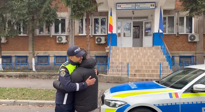 Nepalezul nu și-a putut stăpâni emoțiile în fața polițiștilor. IPJ Hunedoara