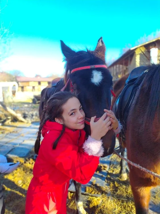 1 ana fiica roxanei ciuhulescu tabara de echitatie hobby calarie cai 1 jpg jpeg