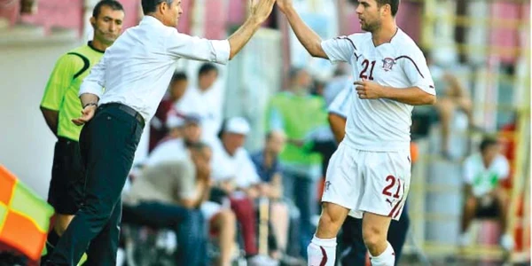 Ioan Ovidiu Sabău (în stânga, alături de Dorin Goga) a lucrat cu Mircea Lucescu la Dinamo, Brescia, Reggiana şi Rapid