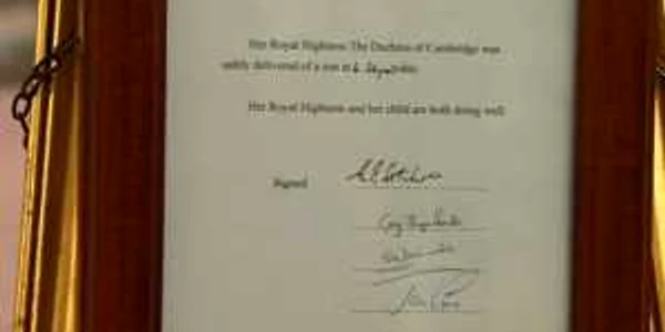Britanicii au aşteptat cu sufletul la gură vestea că ducesa de Cambridge a născut. FOTO