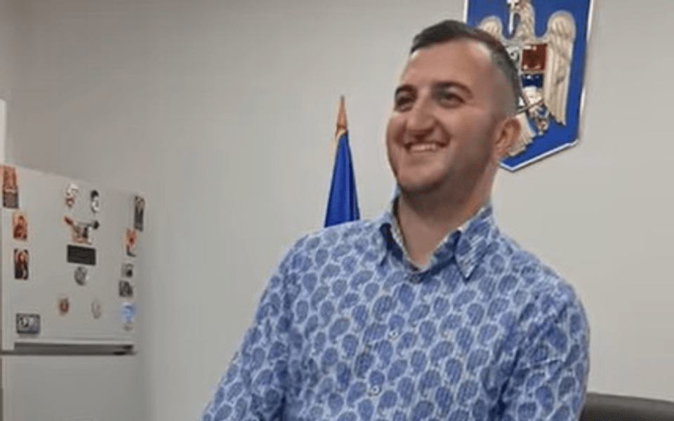 Inginer angajat la o primărie din Gorj, pus să jure pe Biblie că-și va face datoria VIDEO