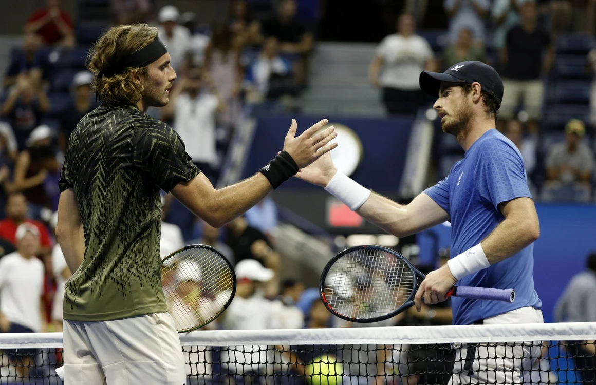 
    După meci, Andy Murray a dat mâna cu TsitsipasFoto: EPA-EFE  
