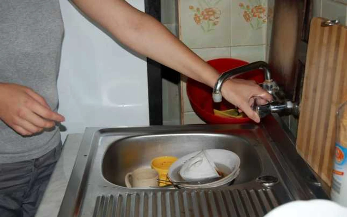 De sărbători, apa conţine suspensii care îi dau culoarea maro Sursa deschide.md