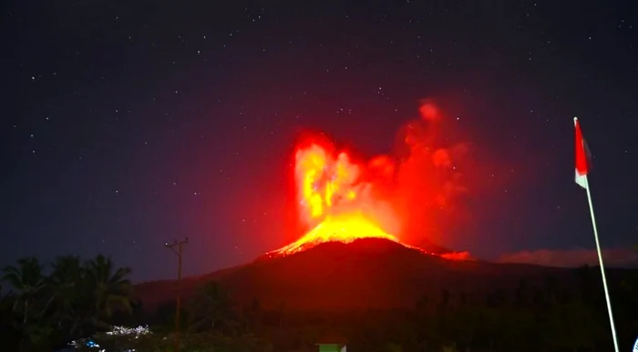 VIDEO Erupţie spectaculoasă a vulcanului Lewotobi din Indonezia: coloană de cenuşă de 10 kilometri