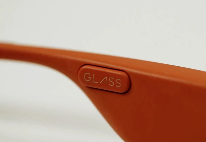 Google Glass „învaţă“ să se descurce mai bine pe Internet. FOTO The Verge