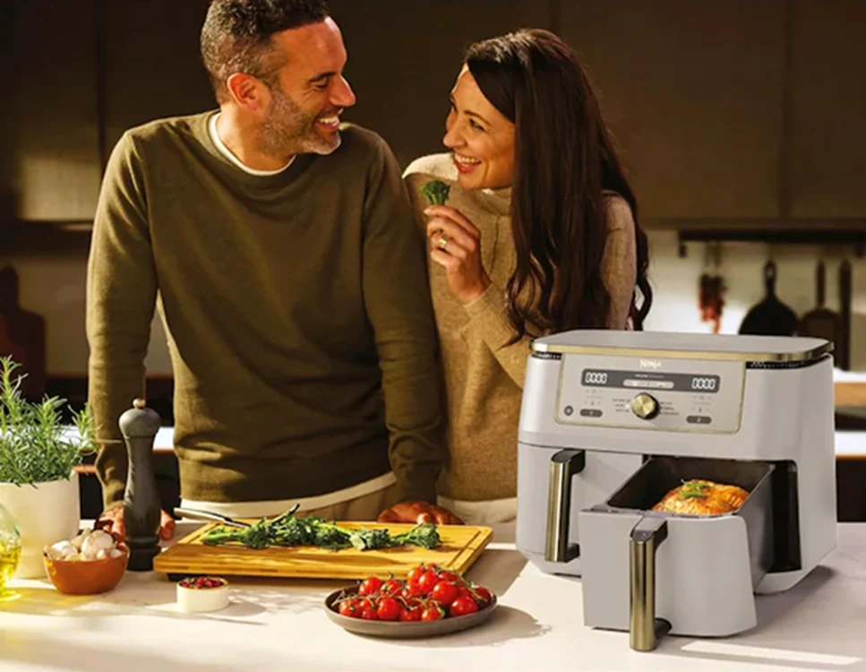 Friteuza cu aer cald air fryer Ninja Foodi DualZone AF400 Sursă Amazon.de