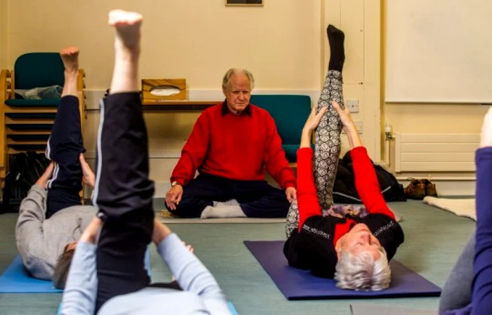 Tom Allan, în timpul unui curs de yoga. FOTO: SWNS