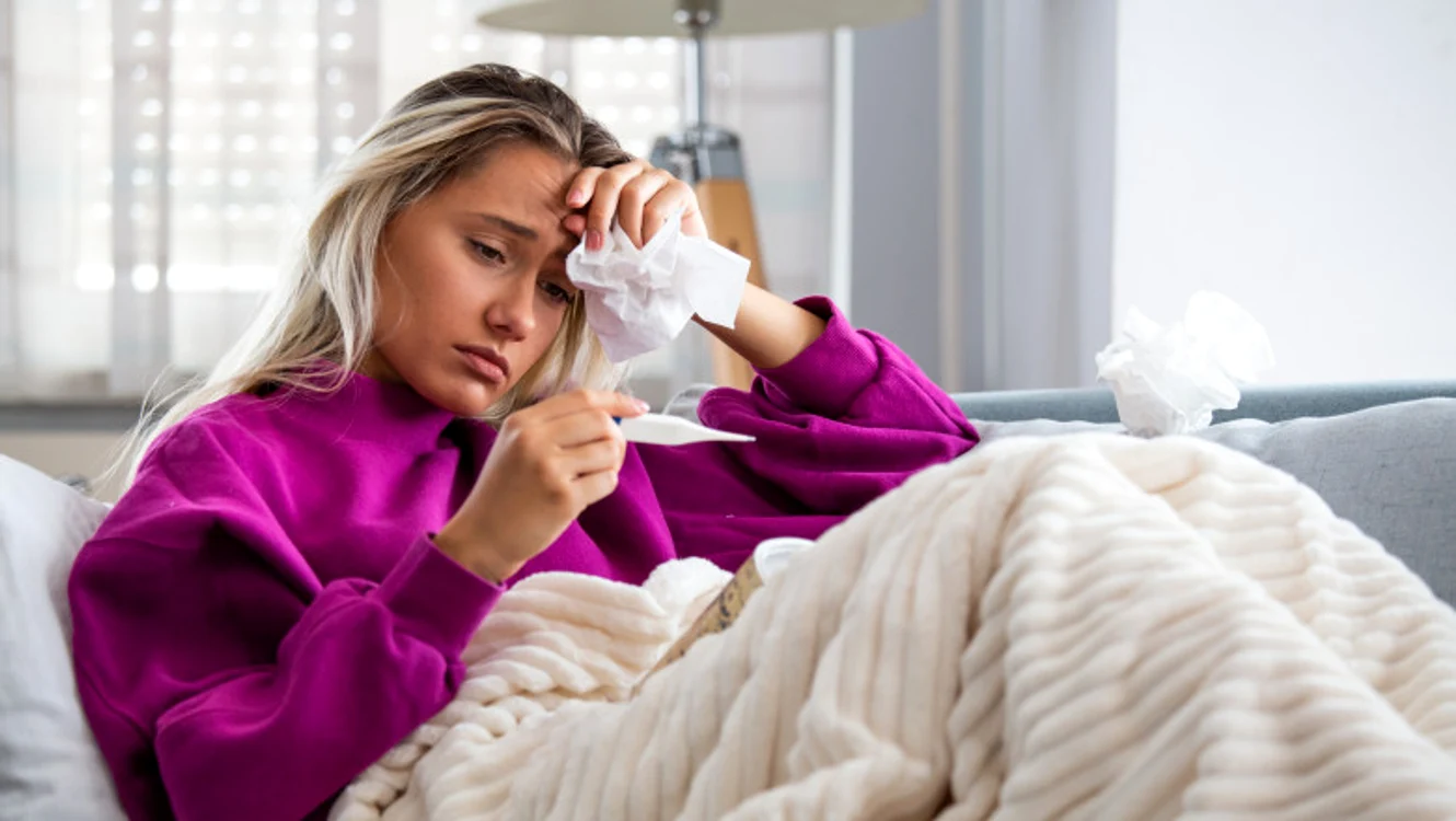 În perioada sezonului rece, apar multe răceli, pe lângă infecțiile cu Covid-19Foto: GettyImages