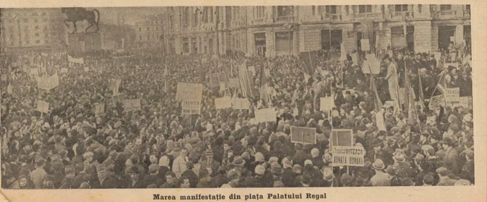 Manifestația din fața Palatului Regal FOTO Realitatea Ilustrată
