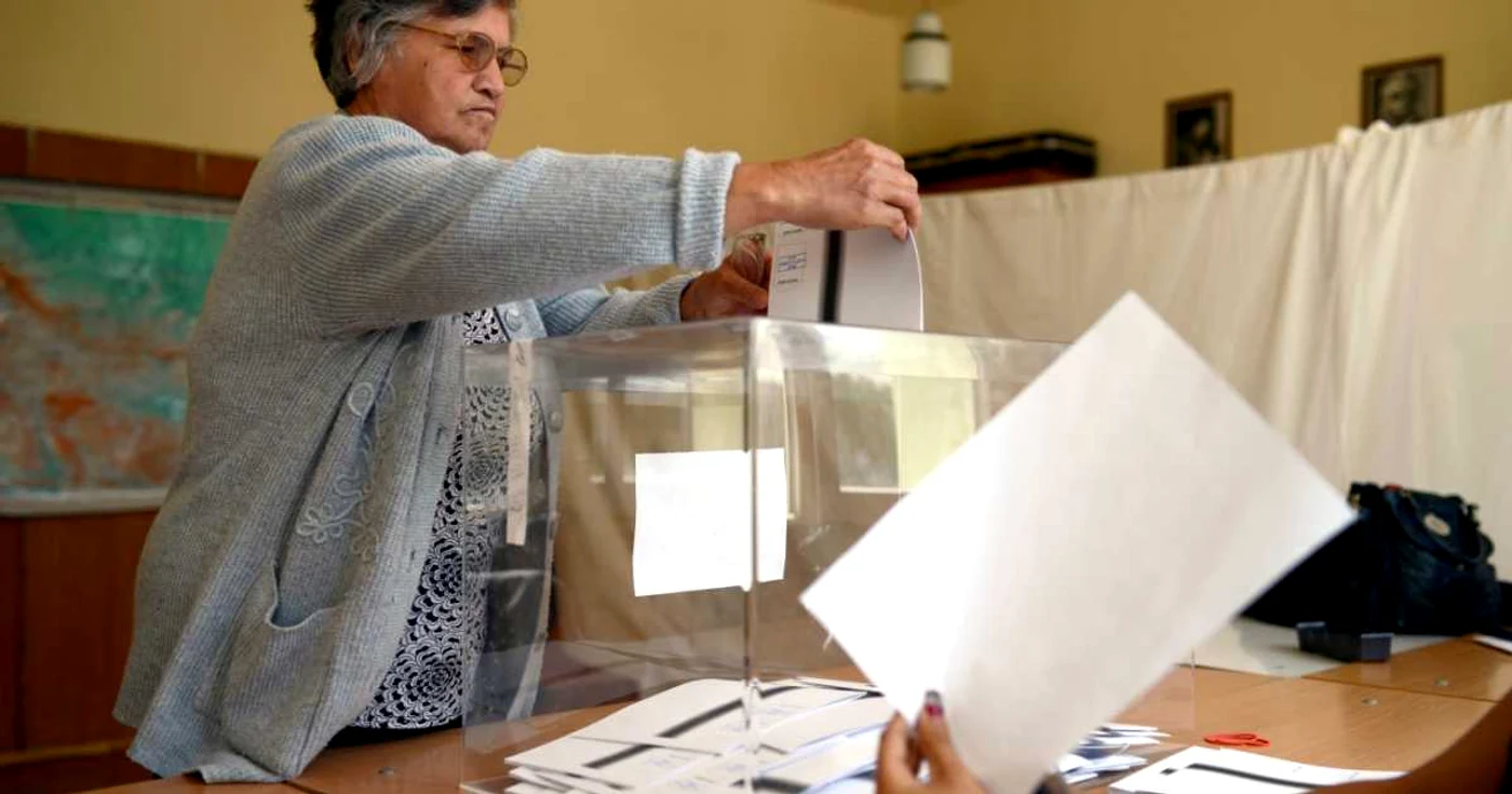 Bulgarii au votat duminică în cadrul alegerilor legislative anticipate FOTO AFP