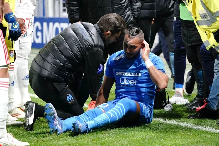 Dimitri Payet a avut nevoie de câteva minute să-și revină după loviturăFOTO: Profimedia