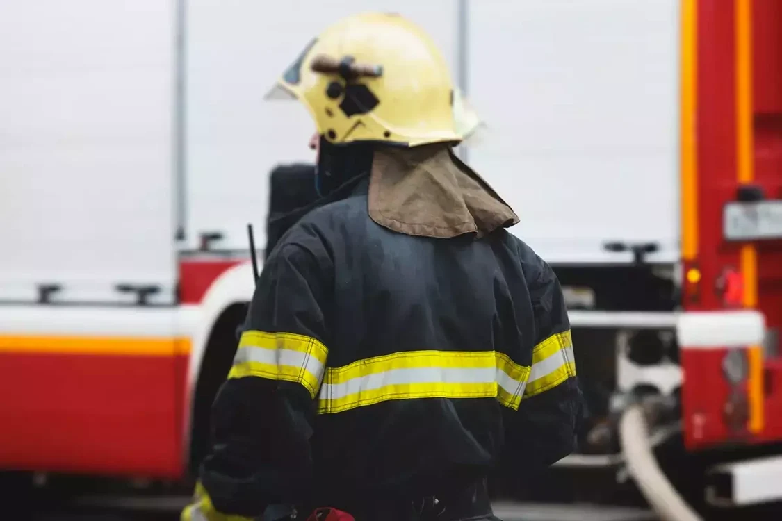 Incendiu puternic la o hală industrială din Sălaj.