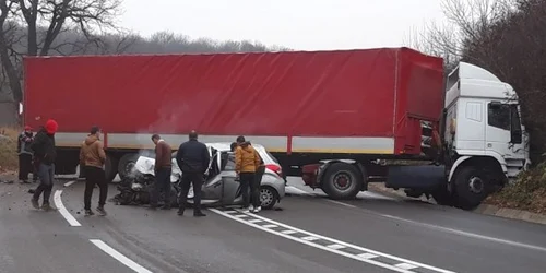 Accident Trei Iazuri FOTO bzi.ro 