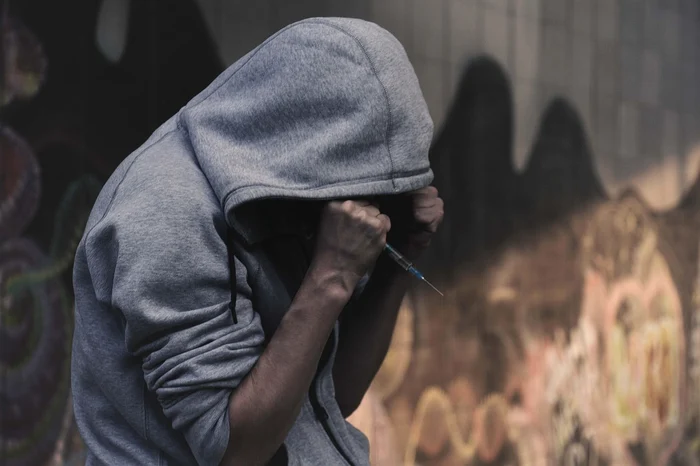 Consumatorii se droghează direct pe stradă, în Stoke. Foto Shutterstock
