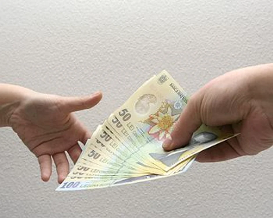 
    Banii sunt o problemă. NU şpaga, aşa cum poate aţi fost tentaţi să credeţi, ci pur şi simplu banii.  
