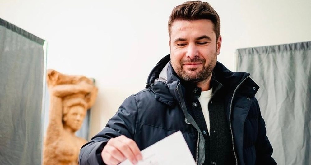 Adrian Mutu se poziționează în lupta pentru președinție. O pune chiar și pe fiica sa româno-dominicană să voteze