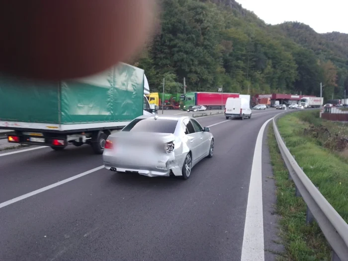 Accident rutier pe Valea Oltului în Cornet - Vâlcea cu trei autoturisme cinci persoane implicate şi un copil de 10 ani rănit Foto Adevărul