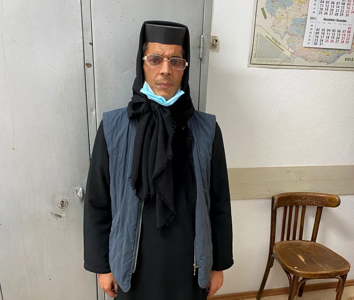 Bărbat reținut pentru că s-a deghizat în măicuță și cerșea bani