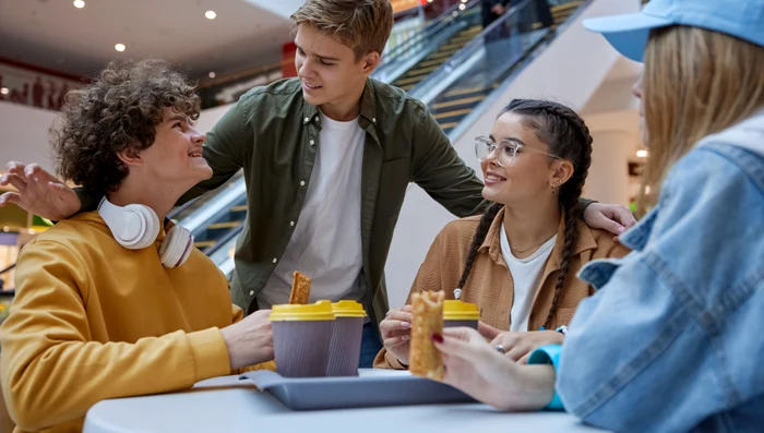 Tineri adolescenti FOTO Shutterstock