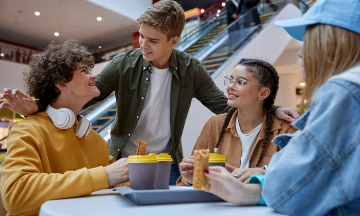 Tineri adolescenti FOTO Shutterstock
