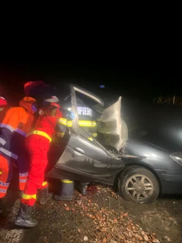 Accident rutier pe Valea Oltului în zona Viaductului Cârligul Mic pe DN7 în Vâlcea - o persoană a murit iar alta e grav rănită Foto IPJ Vâlcea