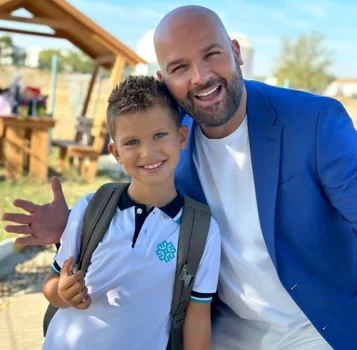 Andrei Ștefănescu, alături de fiul său, Ayan foto: Instagram