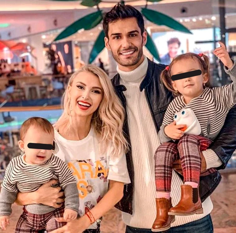 Alături de fiicele lor, Clara şi Ella