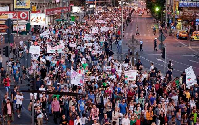 Imagine cu protestatari surprisă la Piaţa Romană. FOTO Vlad Petri/Facebook
