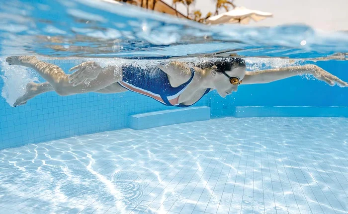 
    Înotul, cel mai  bun sport pentru  întărirea corpului  