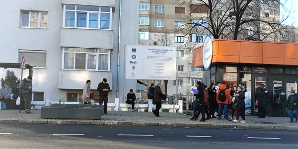 Primăria a pus cutii metalice cu pământ în locul băncilor FOTO MA (4) jpg