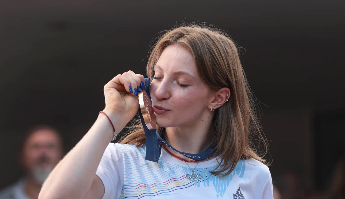 Ana Maria Bărbosu, fericită pentru medalia primită cu întârziere. Foto Inquam Photos