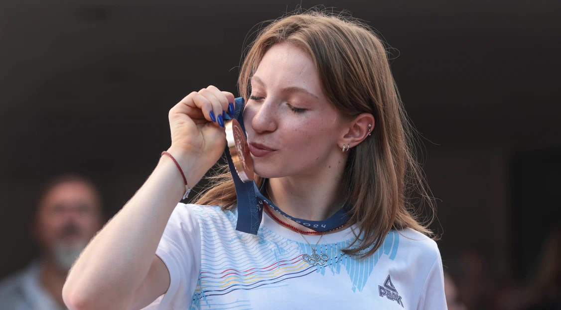 Ana Bărbosu și-a primit medalia după o ceremonie specială. Foto Inquam Photos/ George Călin