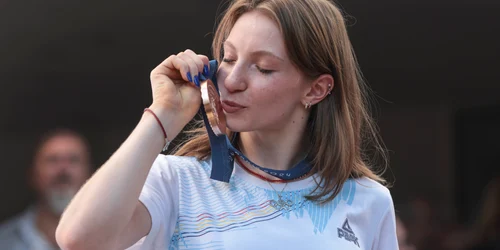 Gimnasta Ana Barbosu primeste medalia de bronz la Bucuresti, 16 august 2024  Inquam Photos  George Calin (1) jpg