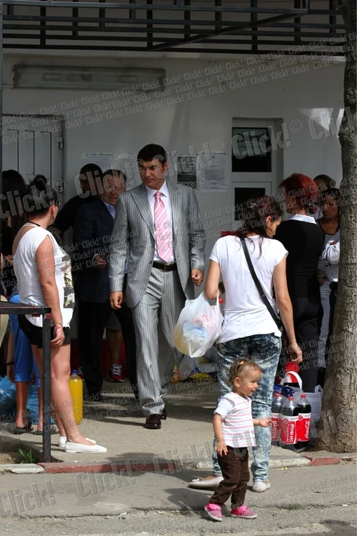 Cristi Borcea, în vizită la naşul său, Gigi Becali, închis la Jilava. (Foto: Cezar Preda)