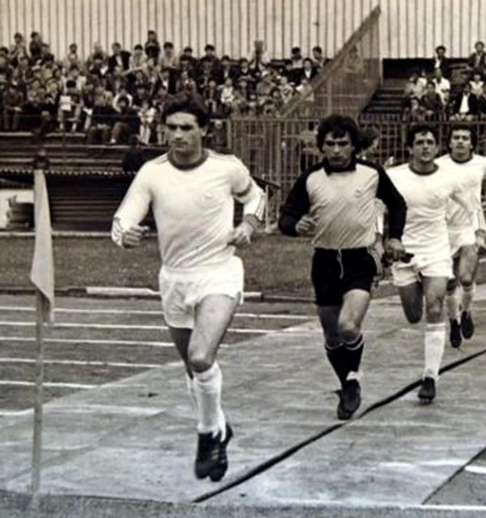 
    Michael Klein era căpitanul celor de la FC CorvinulFoto: Aurel Herlea   