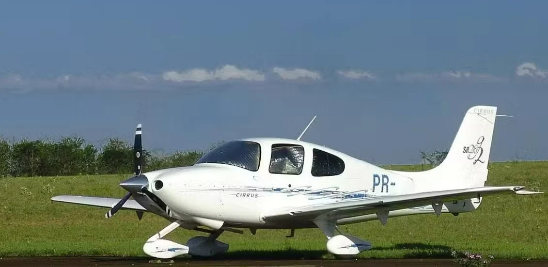 Un avion militar al Forțelor Aeriene Franceze s-a prăbușit în timpul unui zbor de antrenament. Care este starea piloților