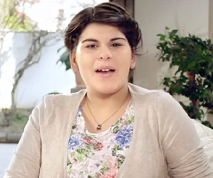 În prezent, simpatica sâsâită e o liceană  foarte silitoare