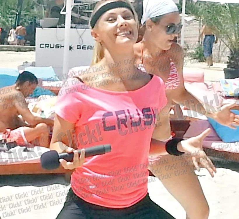 
    Bebeluşa Oana dă gata singură  o pizza, apoi face sport  