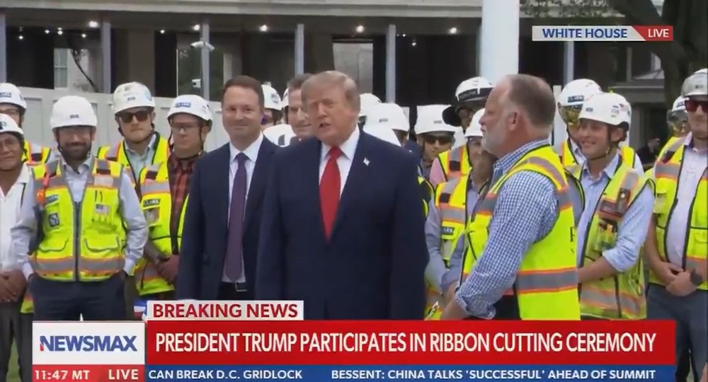 Trump nu a putut fi auzit la propria conferință de presă, după retragerea televiziunilor din pool-ul Casei Albe