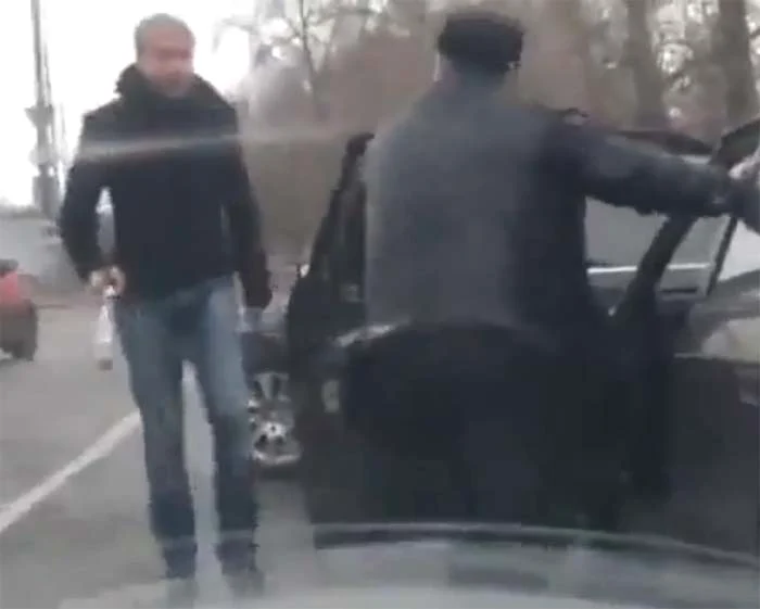 Trei şoferi au fost implicaţi într-o bătaie extrem de dură