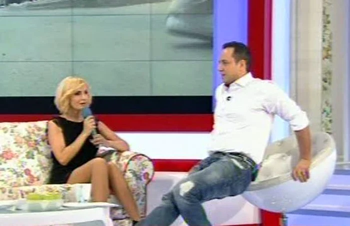 Daniela Gyorfi i-a arătat chiloţii lui Cătălin Măruţă (Foto: captură video Pro TV)