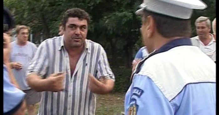Oamenii nu i-au lăsat pe taximetrişti să staţioneze pe locul de parcare disputat