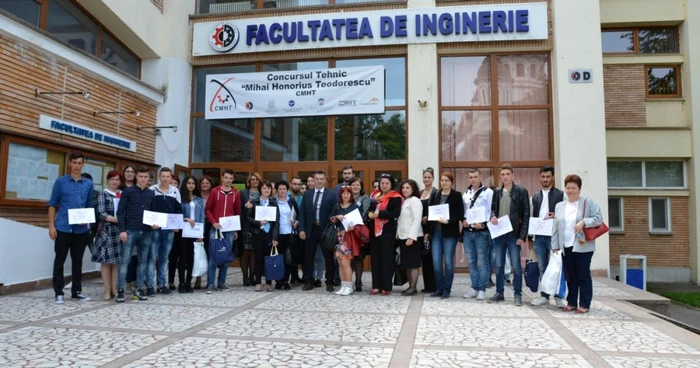 Organizatorii şi participanţii la concurs Foto: Facultatea de Inginerie Galaţi