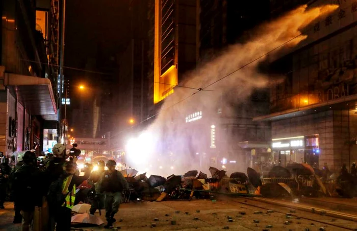 Proteste violente ]n Hong Kong