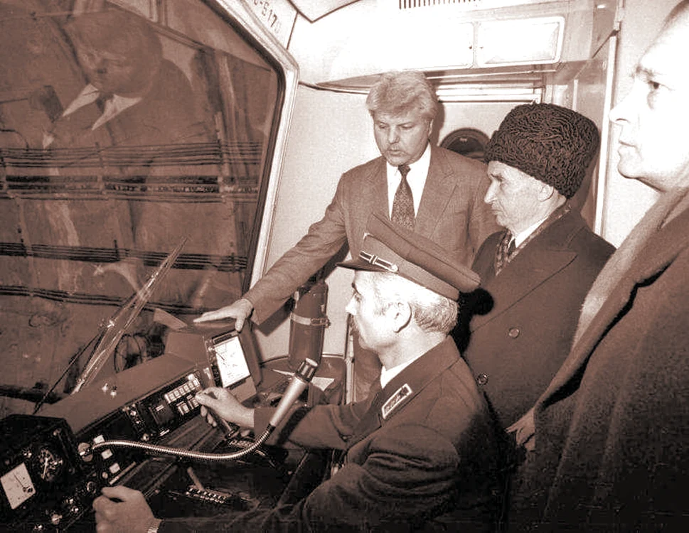 Nicolae Ceaușescu a stat lângă mecanic la inaugurarea din 1979