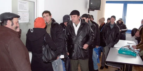 Şomerii aşteaptă în zadar să se angajeze