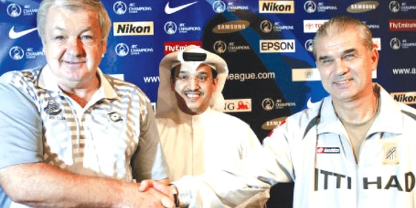 Iordănescu (dreapta) a mai antrenat echipele Al-Ittihad, Al-Hilal şi Al-Ain 