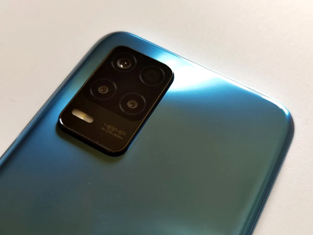 Realme 8 5G FOTO Adrian Pogîngeanu